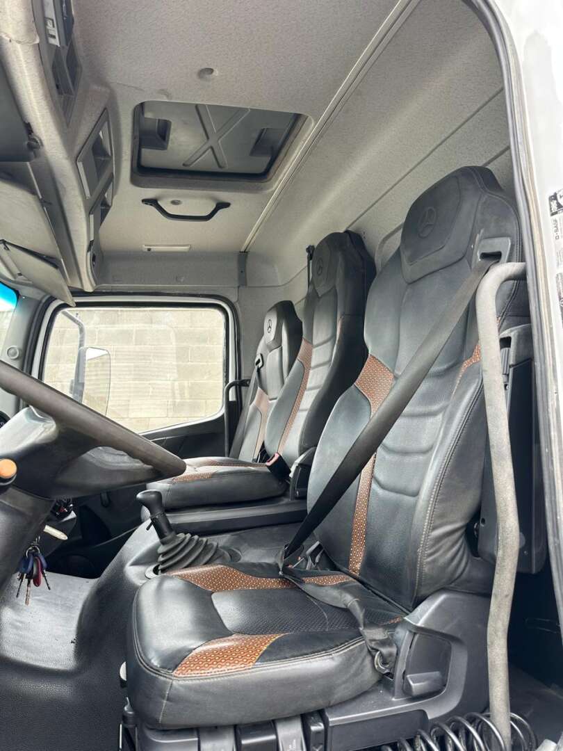 Caminhão MERCEDES BENZ MB 2426 Caçamba Basculante ANO 2019 de João Marcos no Paraná