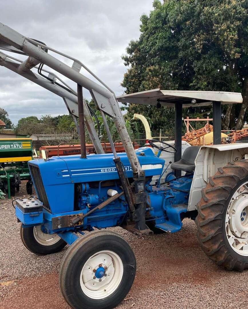 TRATOR FORD FORD 6600 ANO 1983 de Auto Máquinas Palotina no Paraná