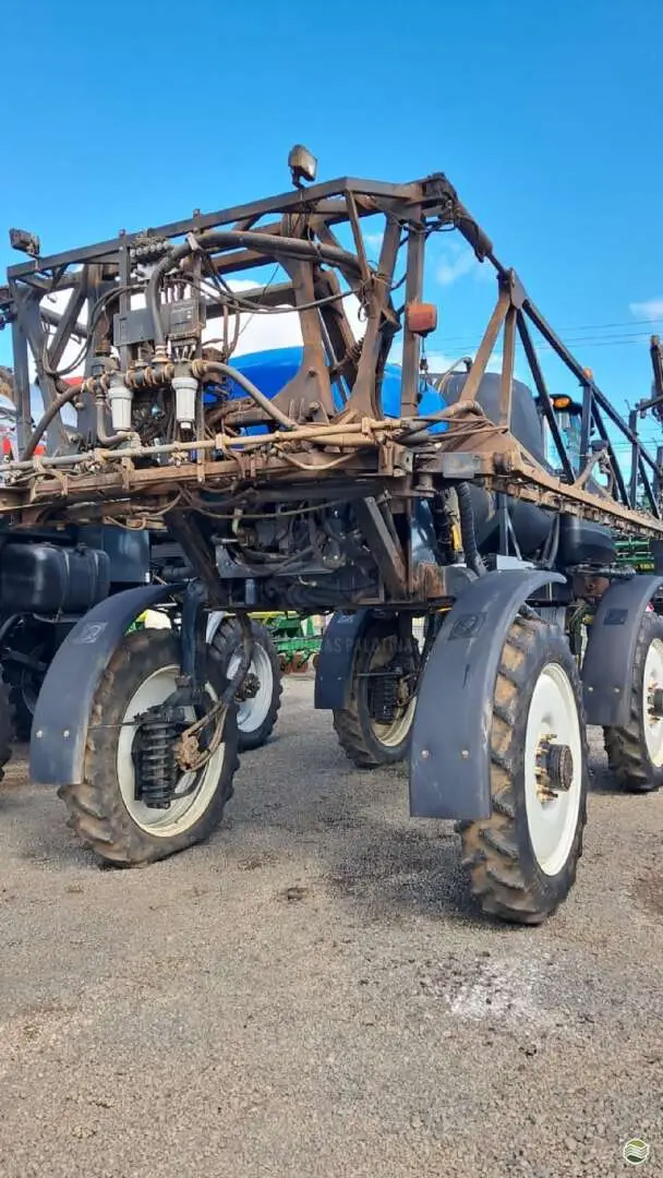 PULVERIZADOR NEW HOLLAND DEFENSOR SP2500 ANO 2018 de Auto Máquinas Palotina no Paraná
