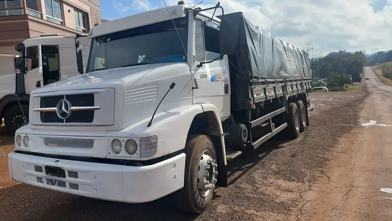 Caminhão MERCEDES BENZ MB 1620 Graneleiro ANO 1997 de Auto Máquinas Palotina no Paraná