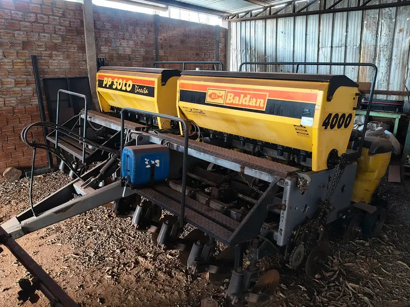 PLANTADEIRA BALDAN PP SOLO 4000 ANO 2002 de Auto Máquinas Palotina no Paraná