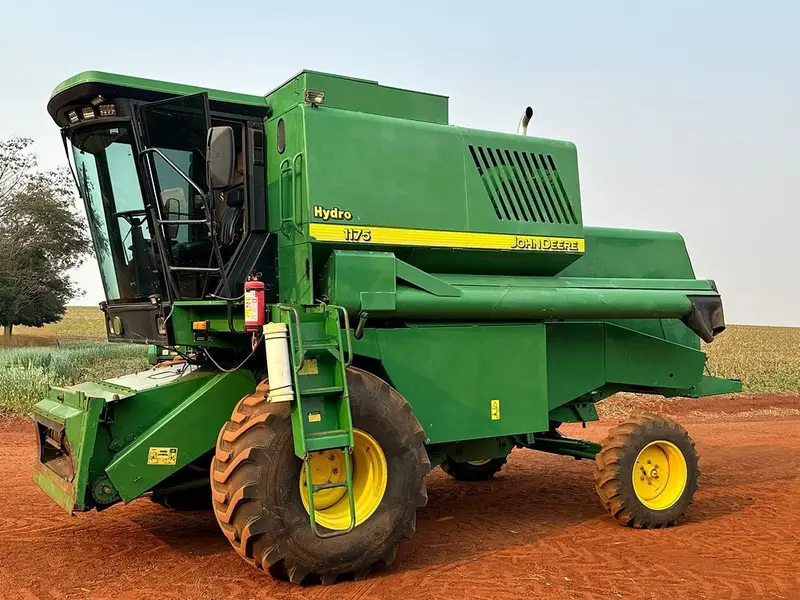COLHEITADEIRA JONH DEERE JOHN DEERE 1175 ANO 2009 de Auto Máquinas Palotina no Paraná