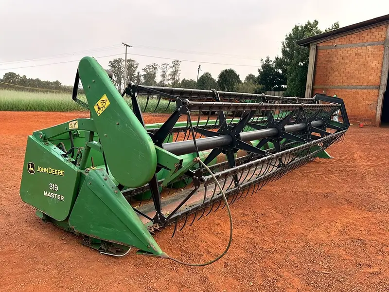 COLHEITADEIRA JONH DEERE JOHN DEERE 1175 ANO 2009 de Auto Máquinas Palotina no Paraná