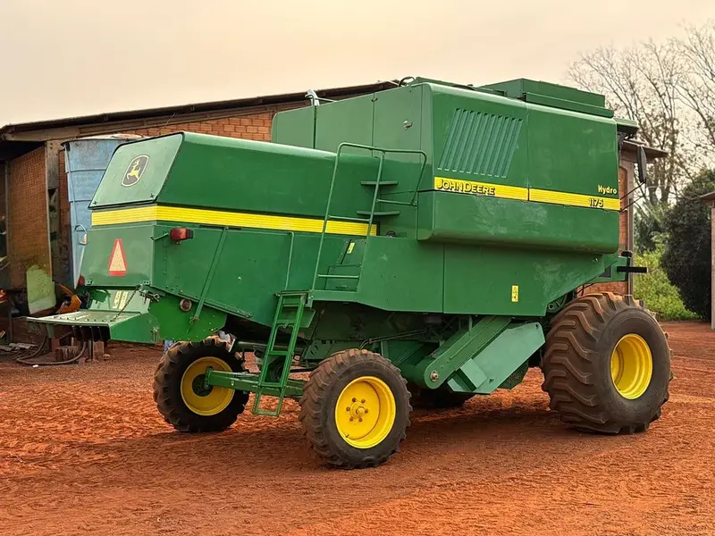 COLHEITADEIRA JONH DEERE JOHN DEERE 1175 ANO 2009 de Auto Máquinas Palotina no Paraná