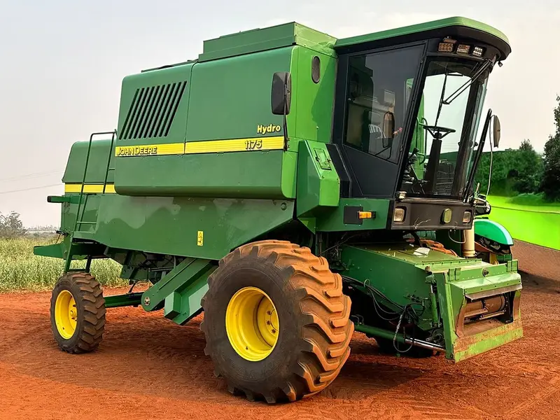 COLHEITADEIRA JONH DEERE JOHN DEERE 1175 ANO 2009 de Auto Máquinas Palotina no Paraná