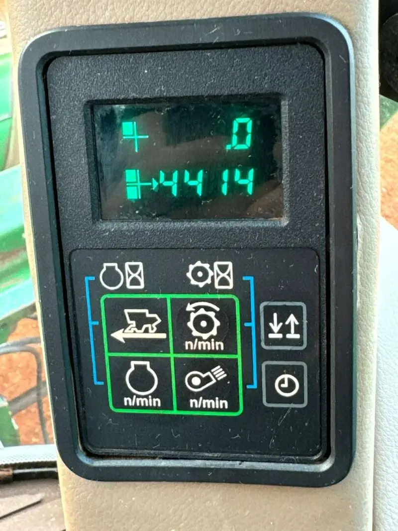 COLHEITADEIRA JONH DEERE JOHN DEERE 1450 ANO 2009 de Auto Máquinas Palotina no Paraná