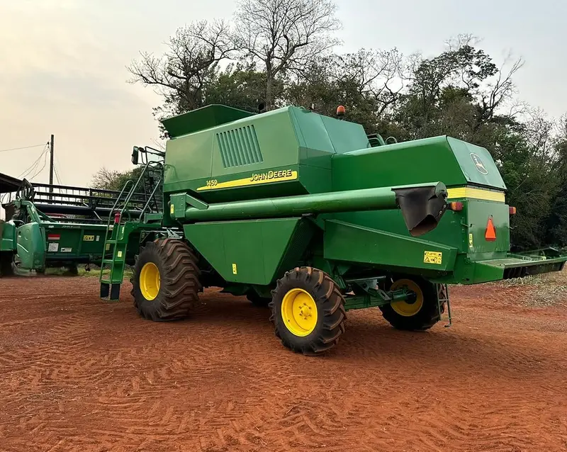 COLHEITADEIRA JONH DEERE JOHN DEERE 1450 ANO 2009 de Auto Máquinas Palotina no Paraná