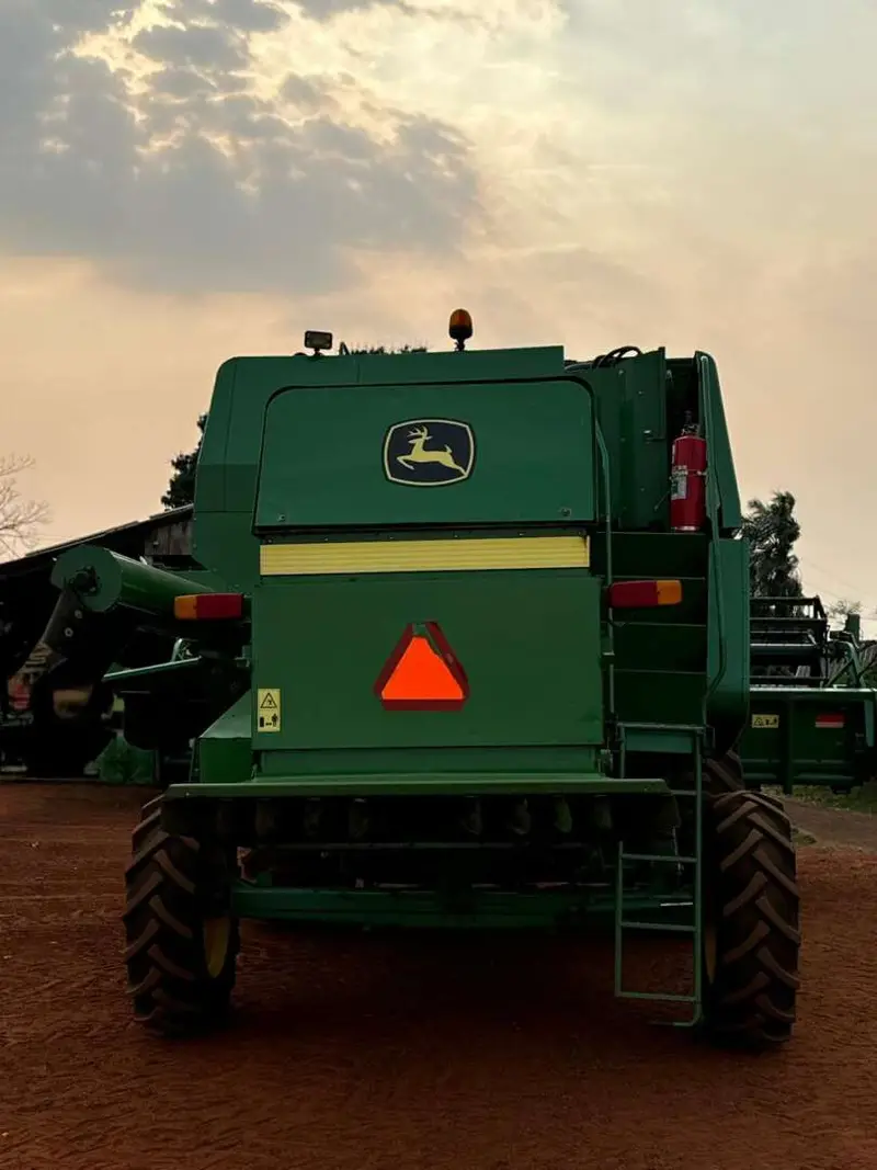 COLHEITADEIRA JONH DEERE JOHN DEERE 1450 ANO 2009 de Auto Máquinas Palotina no Paraná