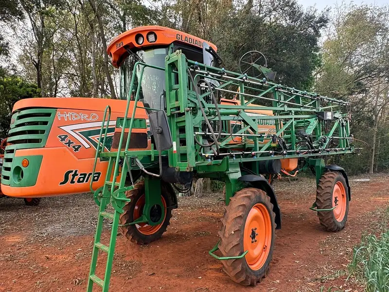 PULVERIZADOR STARA GLADIADOR 2300 ANO 2010 de Auto Máquinas Palotina no Paraná