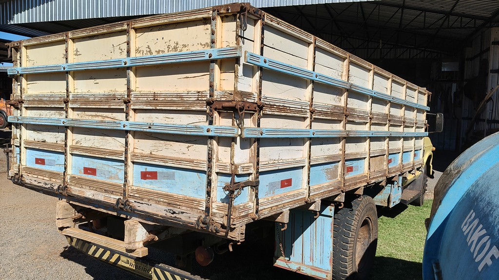 Caminhão CHEVROLET C60 Carroceria ANO 1972 de Auto Máquinas Palotina no Paraná