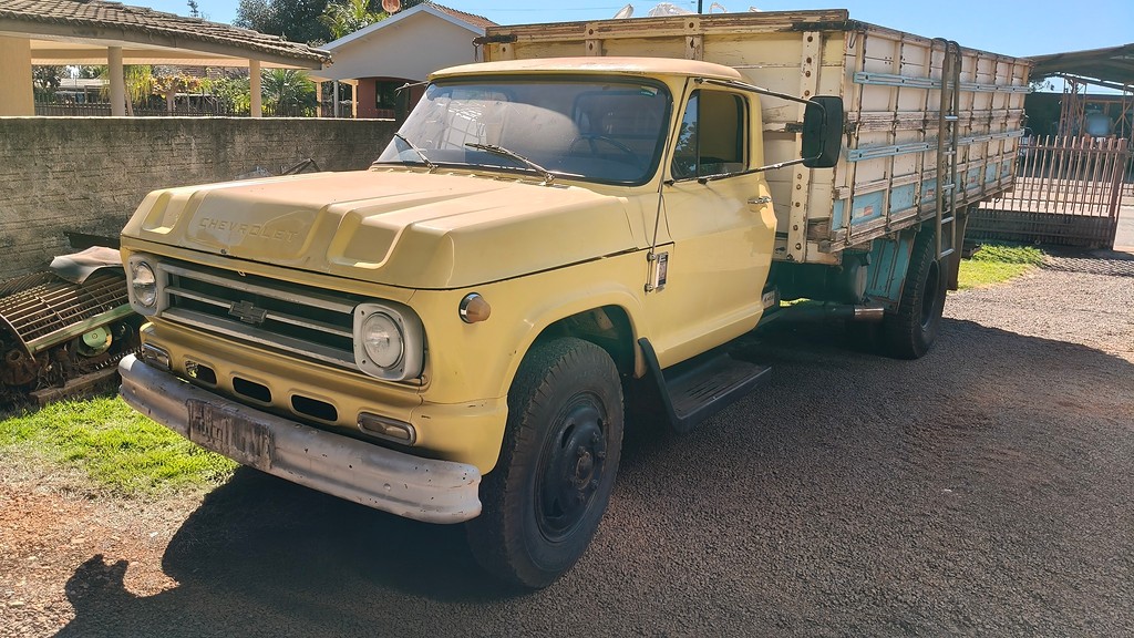 Caminhão CHEVROLET C60 Carroceria ANO 1972 de Auto Máquinas Palotina no Paraná