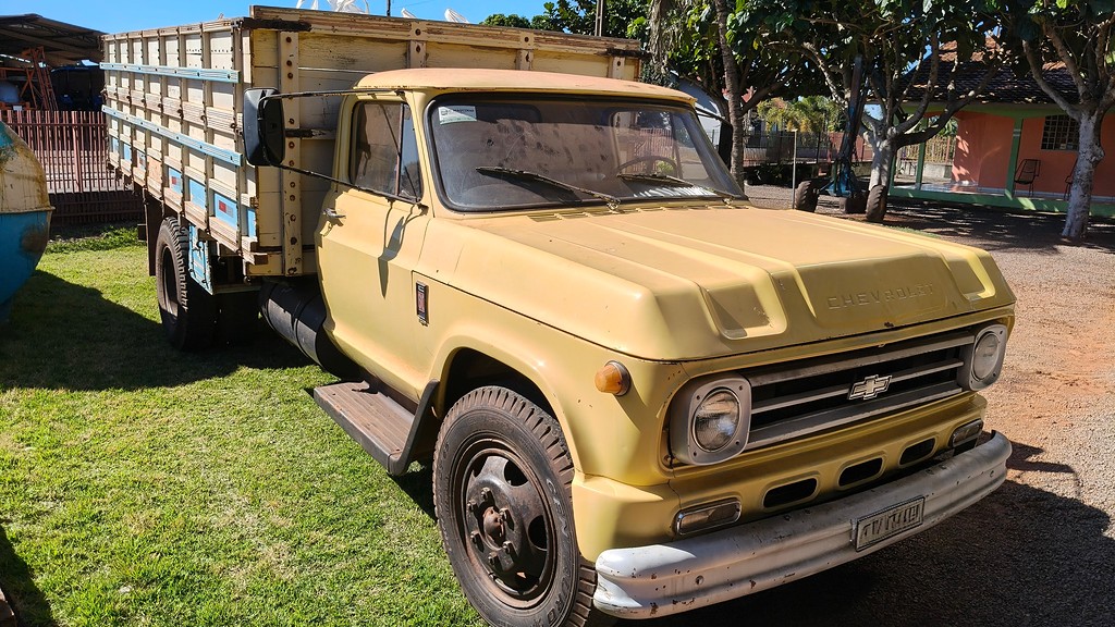 Caminhão CHEVROLET C60 Carroceria ANO 1972 de Auto Máquinas Palotina no Paraná