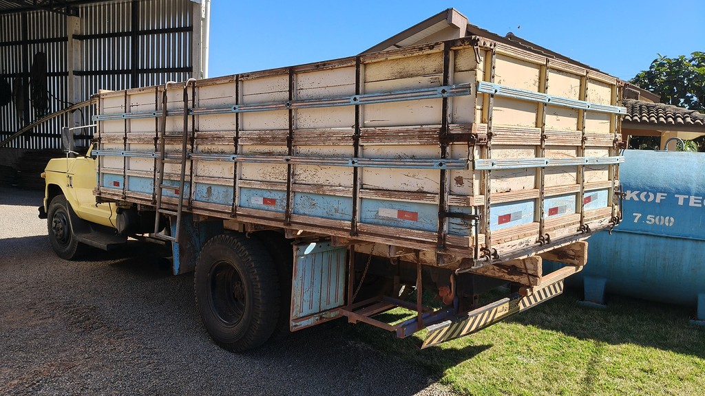 Caminhão CHEVROLET C60 Carroceria ANO 1972 de Auto Máquinas Palotina no Paraná