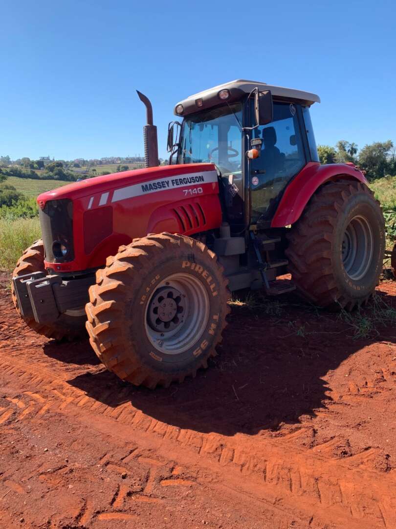 TRATOR MASSEY FERGUSON MF 7140 ANO 2015 de Auto Máquinas Palotina no Paraná