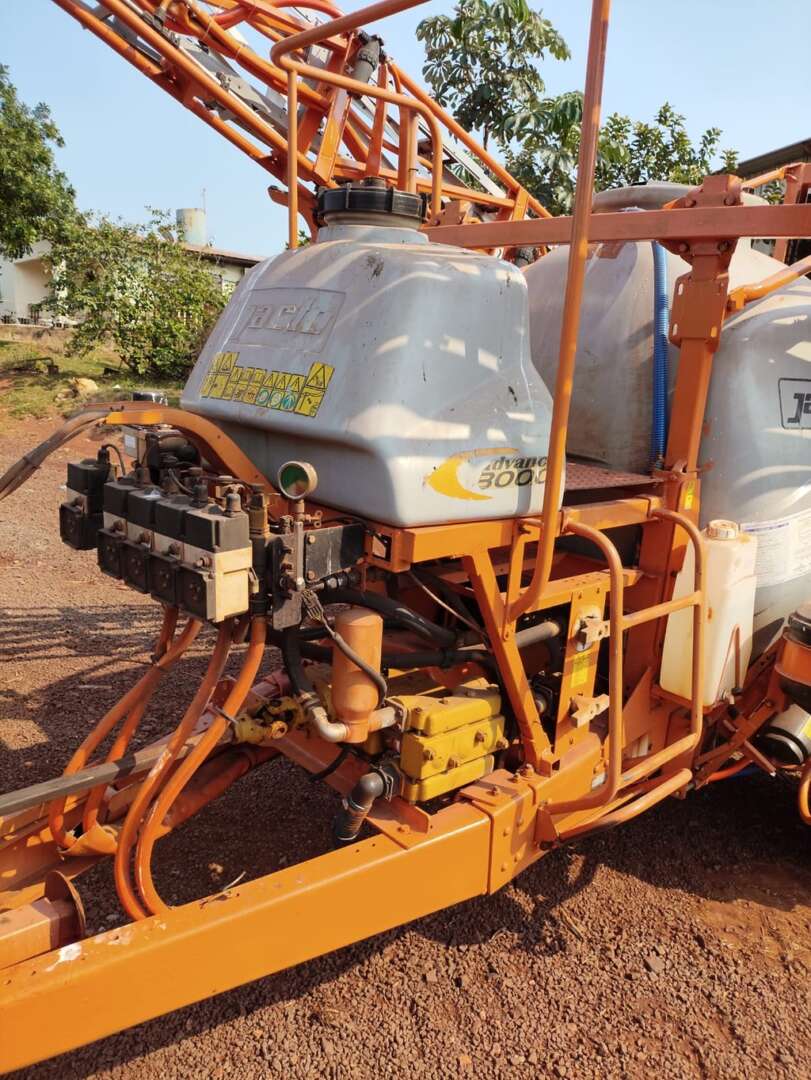 PULVERIZADOR JACTO ADVANCE 3000 AM24 ANO 2008 de Auto Máquinas Palotina no Paraná