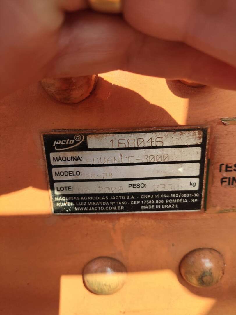 PULVERIZADOR JACTO ADVANCE 3000 AM24 ANO 2008 de Auto Máquinas Palotina no Paraná