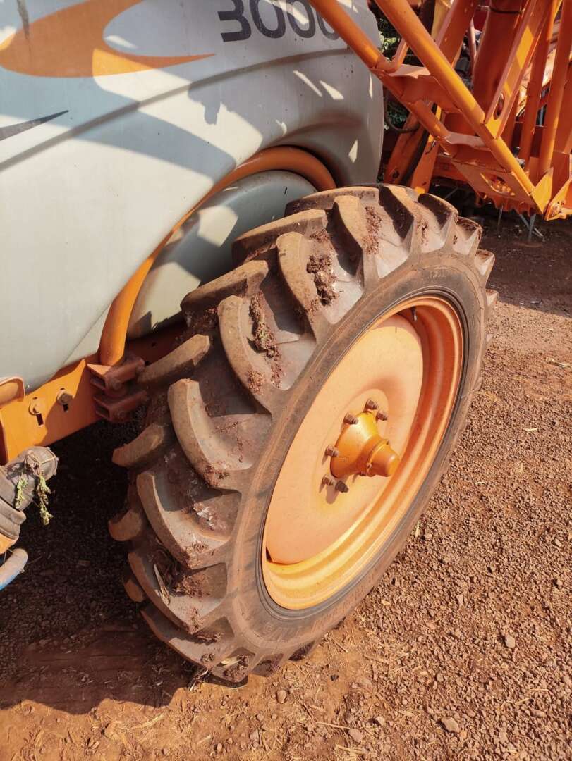 PULVERIZADOR JACTO ADVANCE 3000 AM24 ANO 2008 de Auto Máquinas Palotina no Paraná