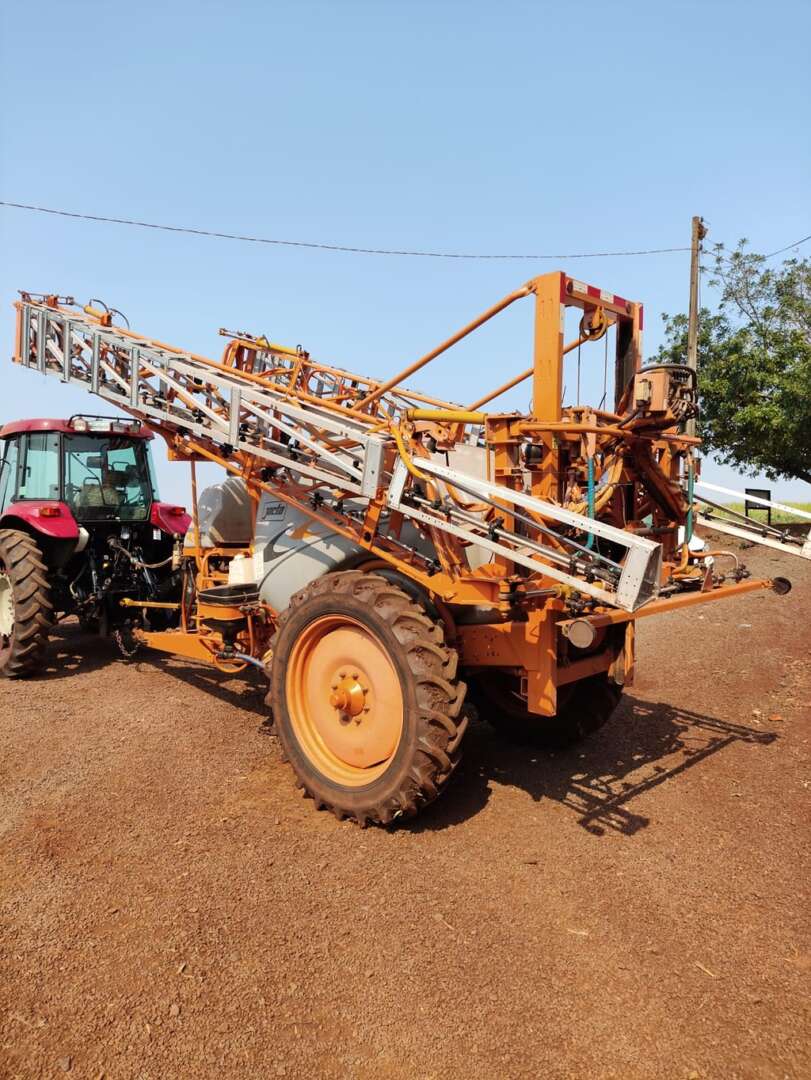 PULVERIZADOR JACTO ADVANCE 3000 AM24 ANO 2008 de Auto Máquinas Palotina no Paraná