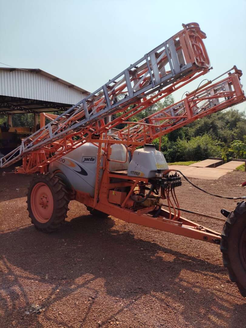 PULVERIZADOR JACTO ADVANCE 3000 AM24 ANO 2008 de Auto Máquinas Palotina no Paraná