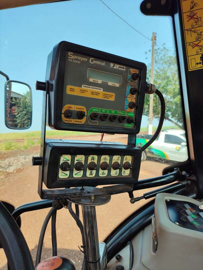 PULVERIZADOR JACTO ADVANCE 3000 AM24 ANO 2008 de Auto Máquinas Palotina no Paraná