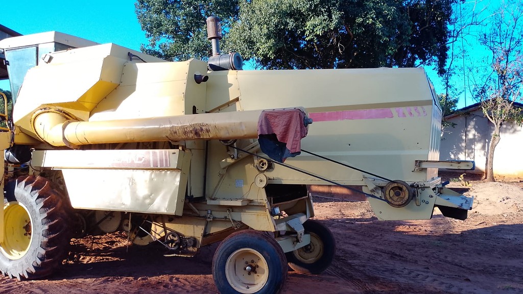COLHEITADEIRA NEW HOLLAND NH 8055 ANO 1989 de Auto Máquinas Palotina no Paraná