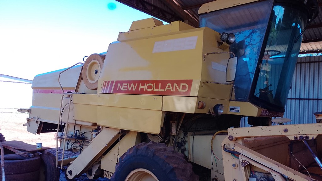 COLHEITADEIRA NEW HOLLAND NH 8055 ANO 1989 de Auto Máquinas Palotina no Paraná