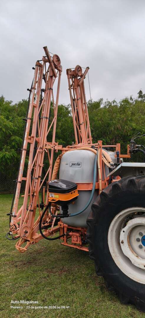 PULVERIZADOR JACTO CONDOR 800 AM18 ANO 2008 de Auto Máquinas Palotina no Paraná