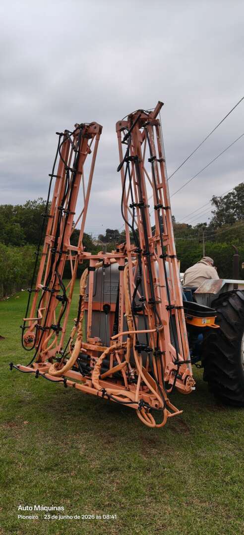 PULVERIZADOR JACTO CONDOR 800 AM18 ANO 2008 de Auto Máquinas Palotina no Paraná