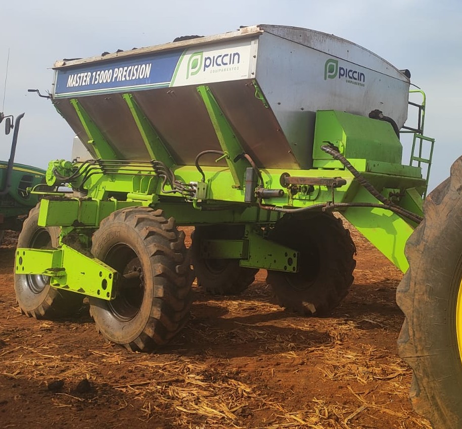 IMPLEMENTOS AGRICOLAS DISTRIBUIDOR CALCÁRIO 15000 Kg ANO 2022 de Auto Máquinas Palotina no Paraná