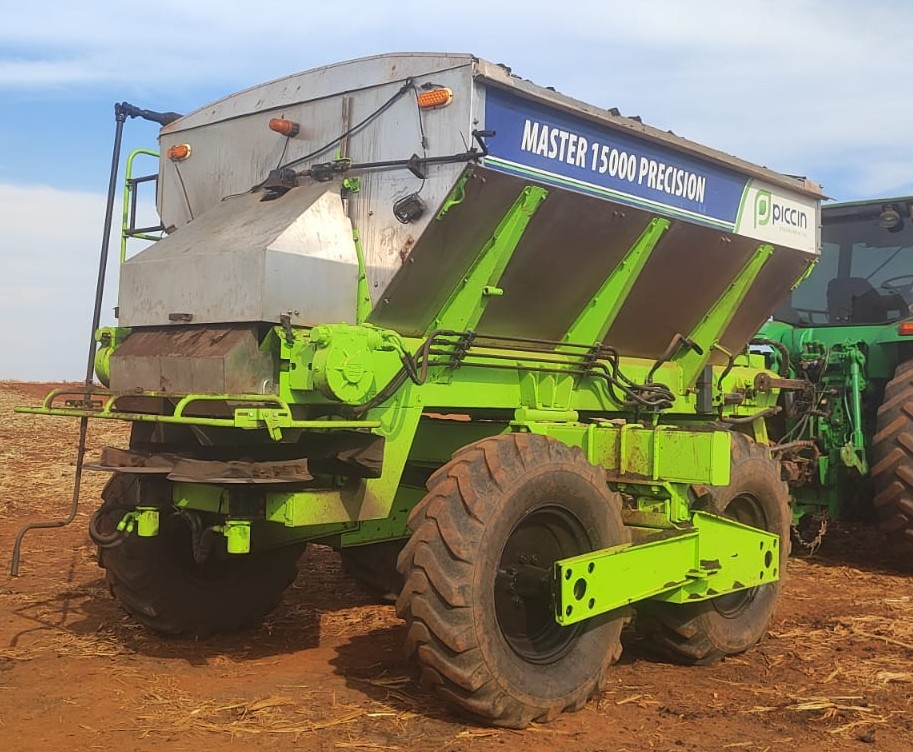 IMPLEMENTOS AGRICOLAS DISTRIBUIDOR CALCÁRIO 15000 Kg ANO 2022 de Auto Máquinas Palotina no Paraná