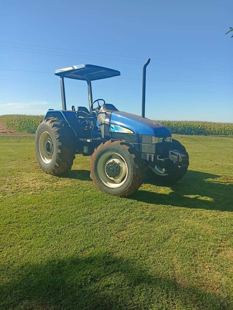 TRATOR NEW HOLLAND NEW TL 75 ANO 2008 de Auto Máquinas Palotina no Paraná