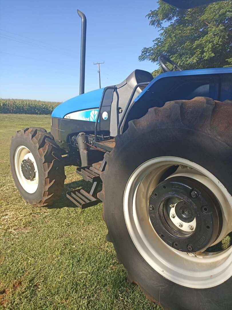 TRATOR NEW HOLLAND NEW TL 75 ANO 2008 de Auto Máquinas Palotina no Paraná