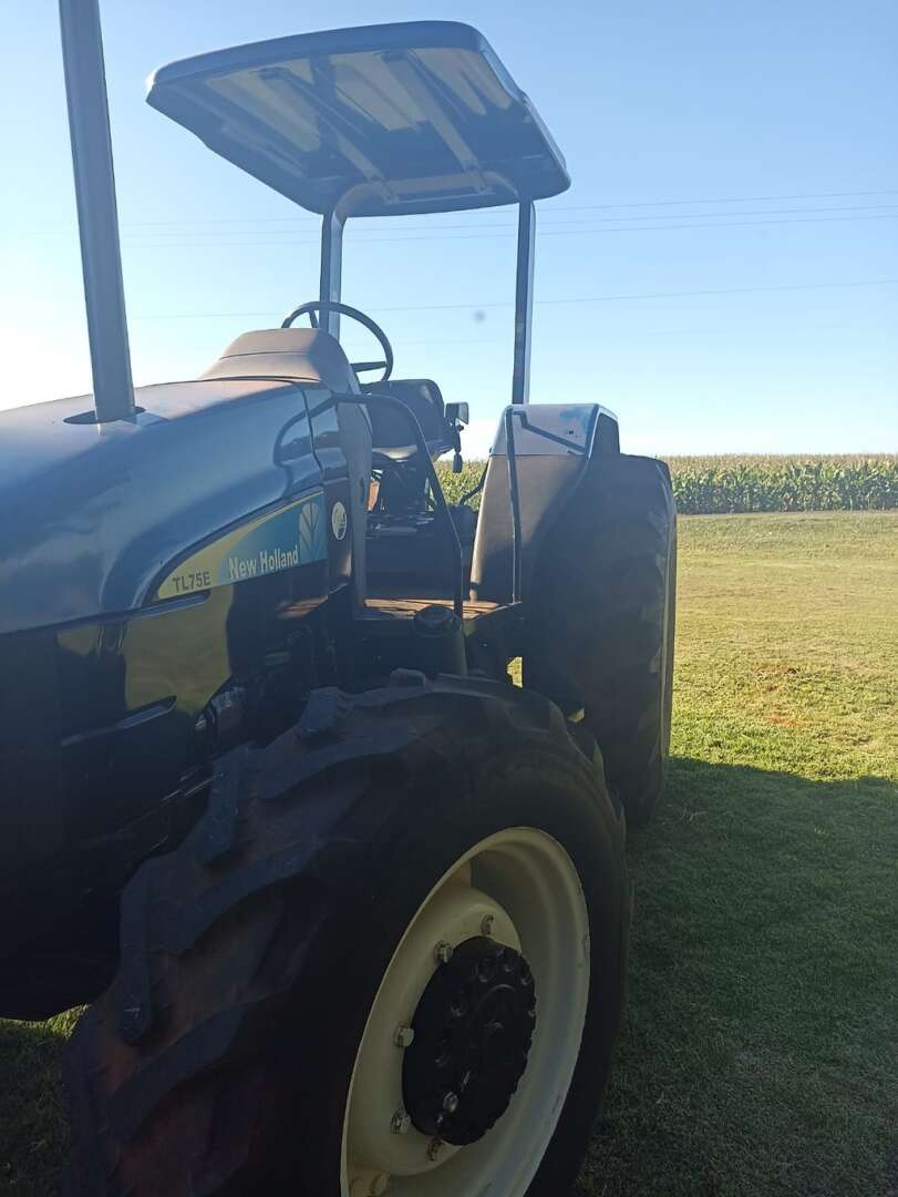 TRATOR NEW HOLLAND NEW TL 75 ANO 2008 de Auto Máquinas Palotina no Paraná