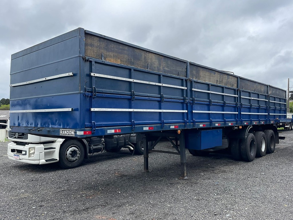 Carreta SEMI-REBOQUE GRANELEIRO + PORTA CONTAINER Randon ANO 2002 1 Eixo de Geração Caminhões e Carretas no Paraná