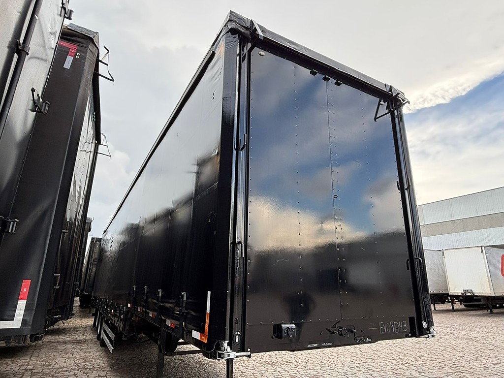 Carreta SEMI-REBOQUE BAU SIDER Randon ANO 2011 3 Eixos de Geração Caminhões e Carretas no Paraná