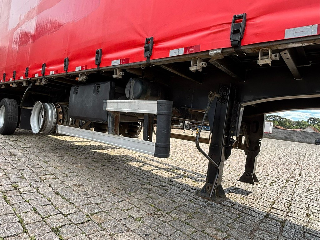 Carreta SEMI-REBOQUE BAU SIDER Facchini ANO 2013 1+1+1 Vanderleia de Geração Caminhões e Carretas no Paraná