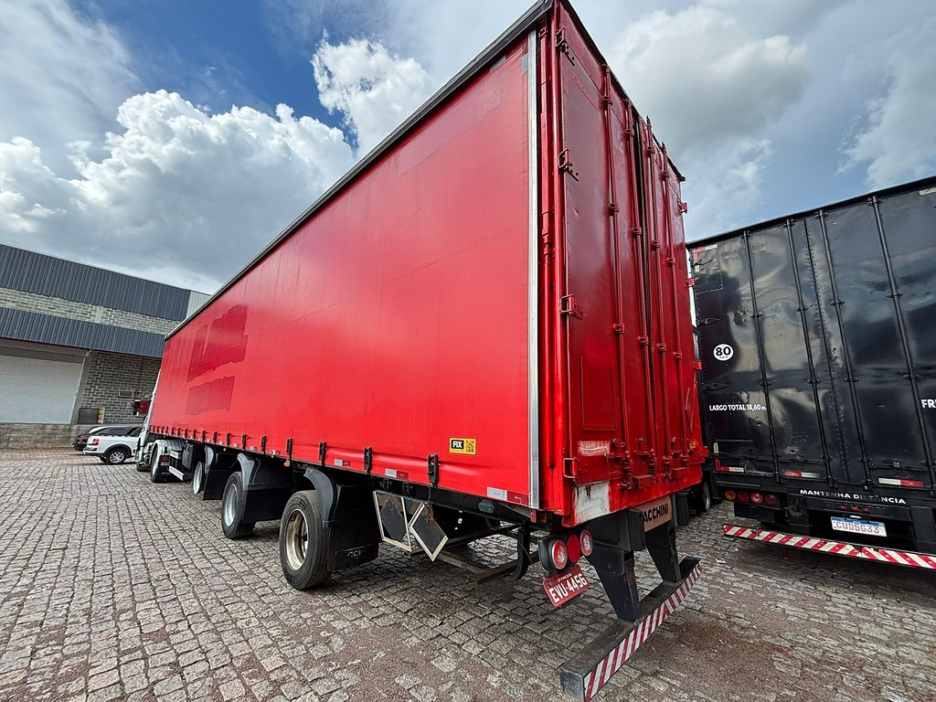 Carreta SEMI-REBOQUE BAU SIDER Facchini ANO 2013 1+1+1 Vanderleia de Geração Caminhões e Carretas no Paraná