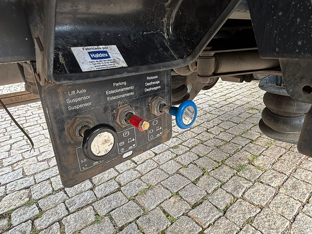 Carreta SEMI-REBOQUE BAU SIDER Facchini ANO 2013 1+1+1 Vanderleia de Geração Caminhões e Carretas no Paraná