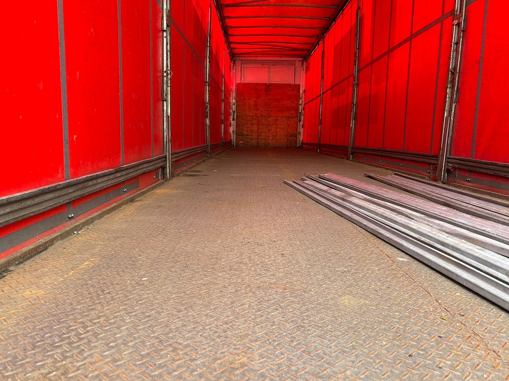 Carreta SEMI-REBOQUE BAU SIDER Facchini ANO 2013 1+1+1 Vanderleia de Geração Caminhões e Carretas no Paraná