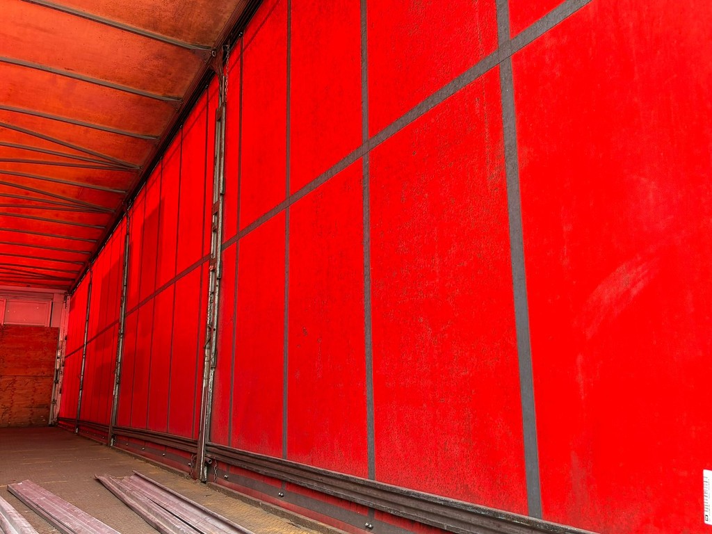 Carreta SEMI-REBOQUE BAU SIDER Facchini ANO 2013 1+1+1 Vanderleia de Geração Caminhões e Carretas no Paraná