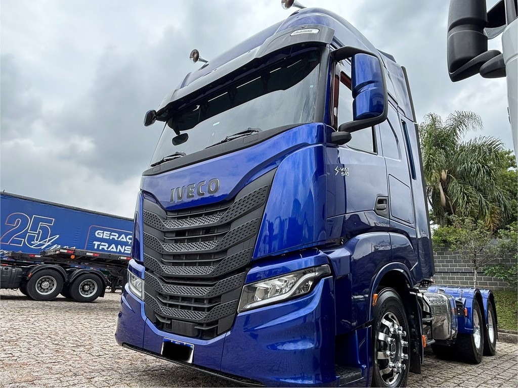 Caminhão IVECO S-WAY 540 Cavalo Mecânico ANO 2024 de Geração Caminhões e Carretas no Paraná