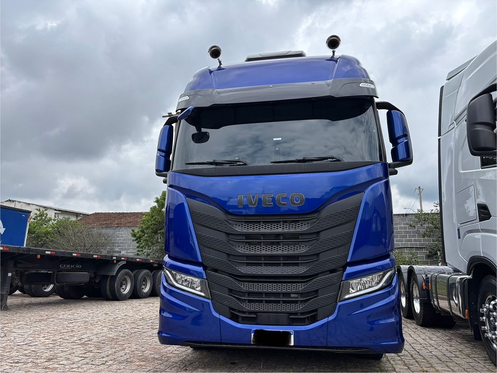 Caminhão IVECO S-WAY 540 Cavalo Mecânico ANO 2024 de Geração Caminhões e Carretas no Paraná