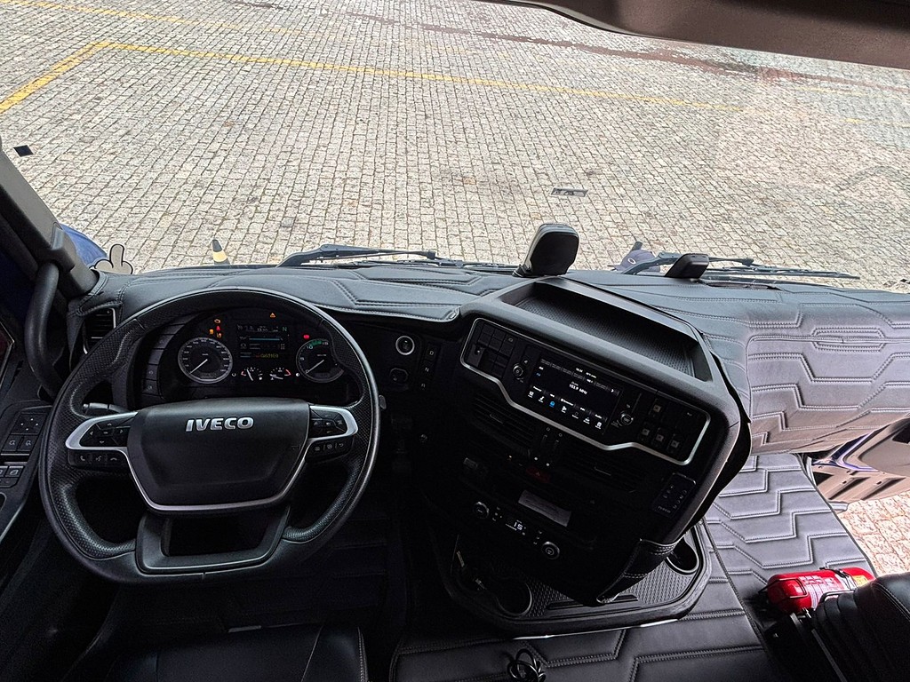 Caminhão IVECO S-WAY 540 Cavalo Mecânico ANO 2024 de Geração Caminhões e Carretas no Paraná