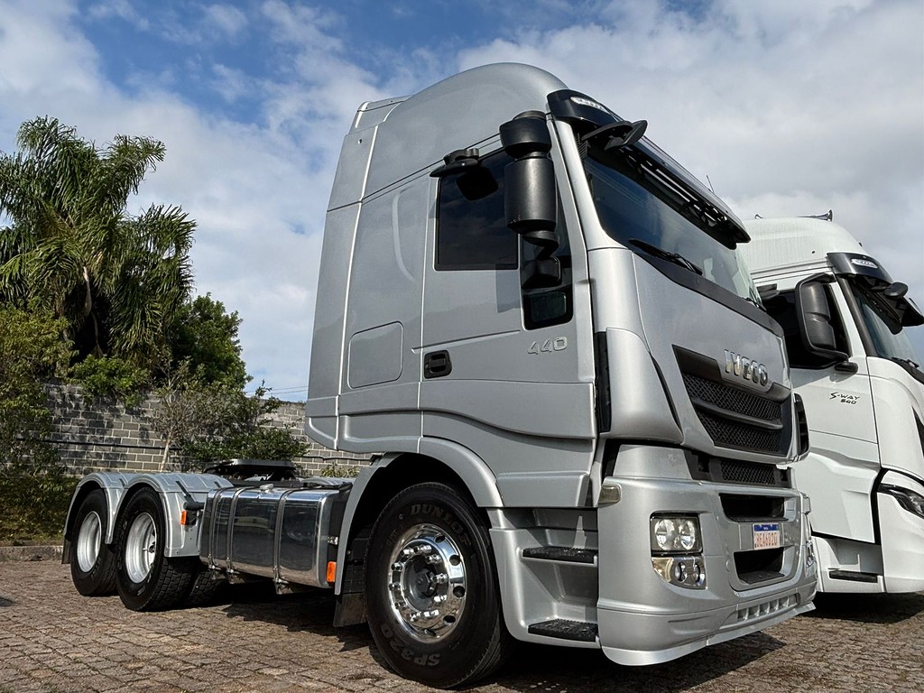 Caminhão IVECO HI WAY 440 Cavalo Mecânico ANO 2020 de Geração Caminhões e Carretas no Paraná