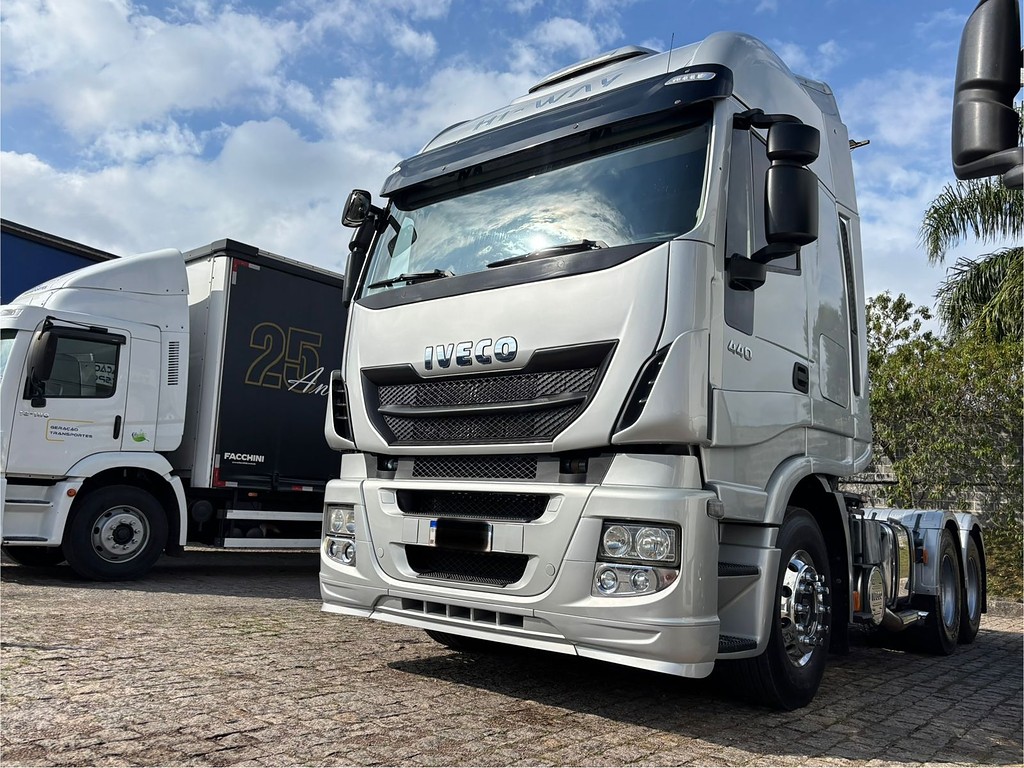 Caminhão IVECO HI WAY 440 Cavalo Mecânico ANO 2020 de Geração Caminhões e Carretas no Paraná