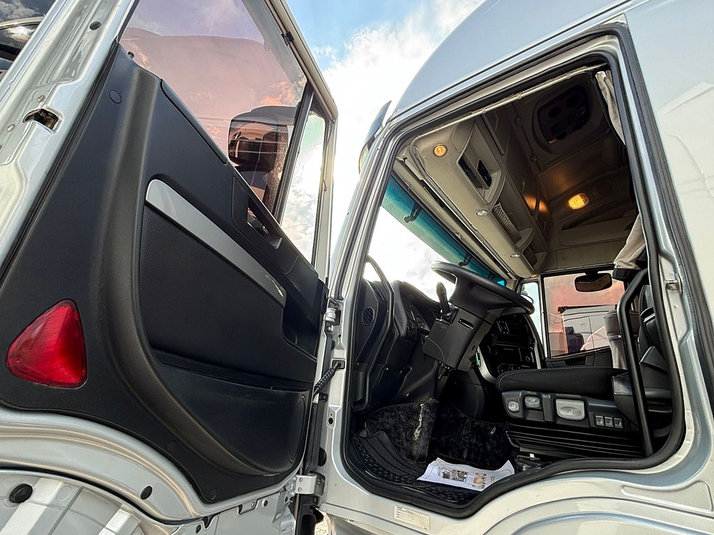 Caminhão IVECO HI WAY 440 Cavalo Mecânico ANO 2020 de Geração Caminhões e Carretas no Paraná