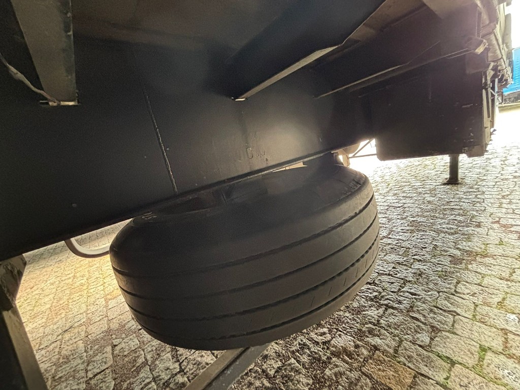 Carreta SEMI-REBOQUE BAU SIDER Facchini ANO 2001 3 Eixos de Geração Caminhões e Carretas no Paraná