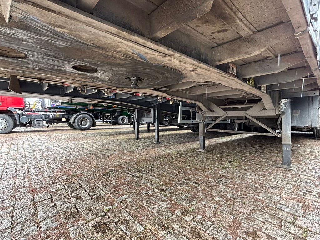 Carreta SEMI-REBOQUE BAU SIDER Facchini ANO 2001 3 Eixos de Geração Caminhões e Carretas no Paraná