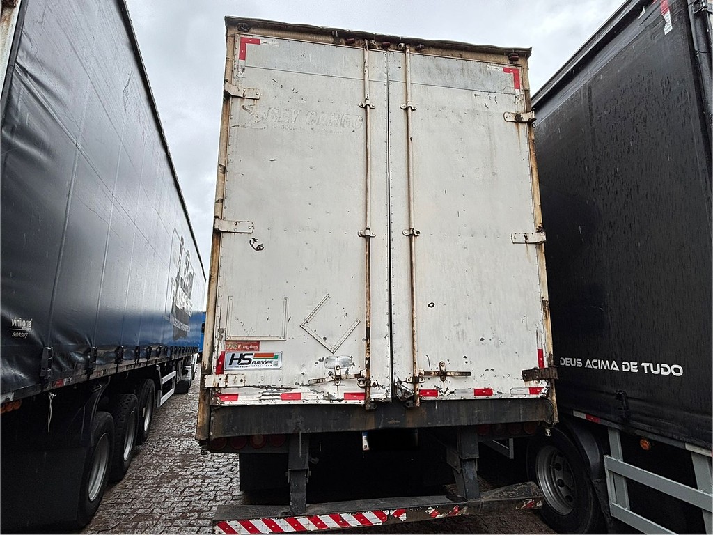 Carreta SEMI-REBOQUE BAU SIDER Facchini ANO 2001 3 Eixos de Geração Caminhões e Carretas no Paraná