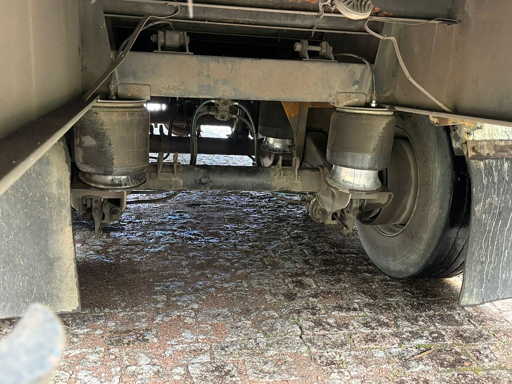 Carreta SEMI-REBOQUE BAU SIDER Facchini ANO 2001 3 Eixos de Geração Caminhões e Carretas no Paraná